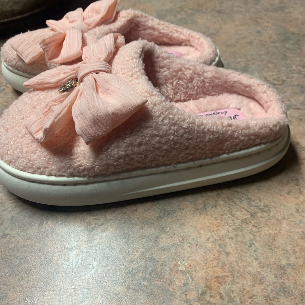 Juicy Couture Slippers - Picture 4 of 8